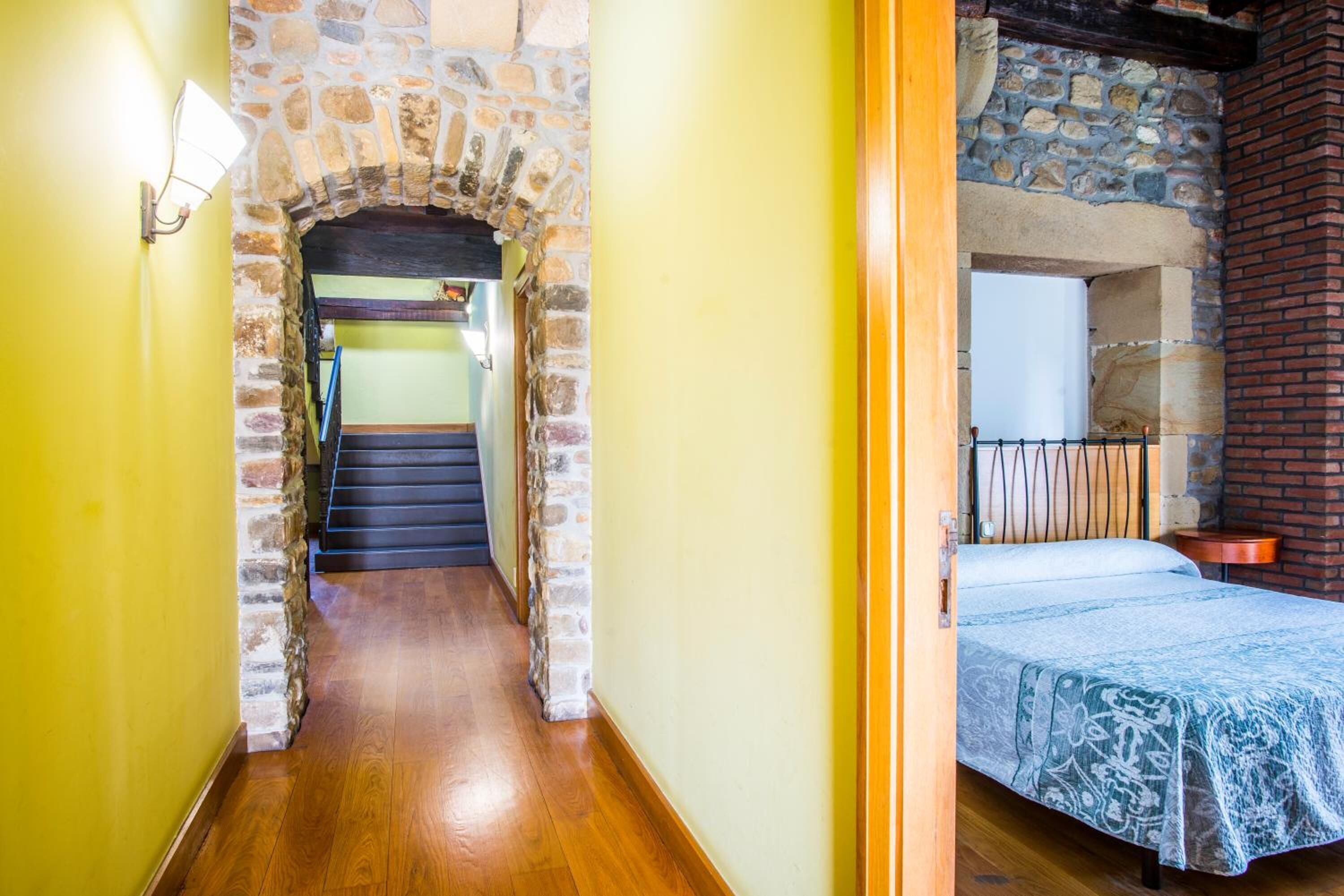 Bureau, espace de travail pour ordinateur portable