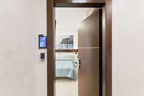 Comfort Room | Minibar, in-room safe, individually decorated, individually furnished - B&B Bella Pescara (Pescara)
