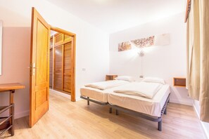 Iron/ironing board, free WiFi, bed sheets