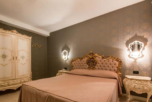 Standard Double Room | In-room safe, soundproofing, free WiFi, bed sheets
