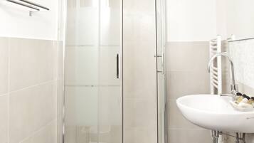 Camera Classic (Liberty) | Bagno | Set di cortesia gratuito, asciugacapelli, bidet, asciugamani