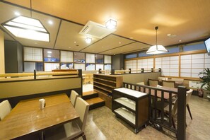 餐饮
