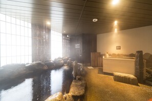 桑拿、热水浴缸、湿蒸房、温泉/矿泉