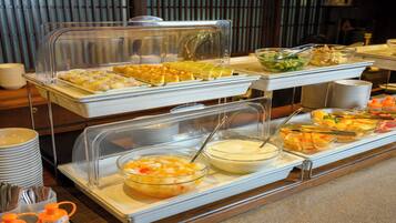 Daily local cuisine breakfast (JPY 2000 per person)