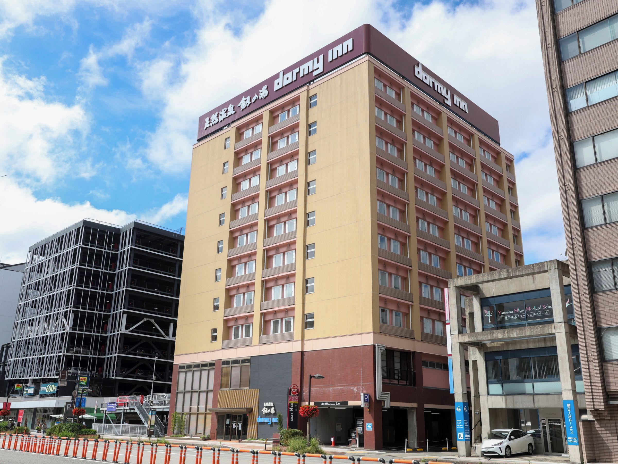 施設の正面
