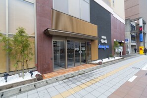 واجهة المنشأة