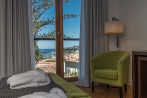 Minibar, in-room safe, desk, free WiFi