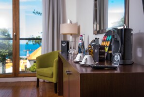 Minibar, pengeskab på værelset, skrivebord, gratis Wi-Fi