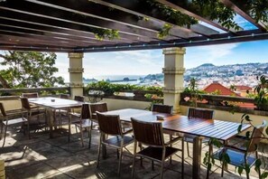 Outdoor dining - Arts In Hotel Conde Carvalhal (Funchal)