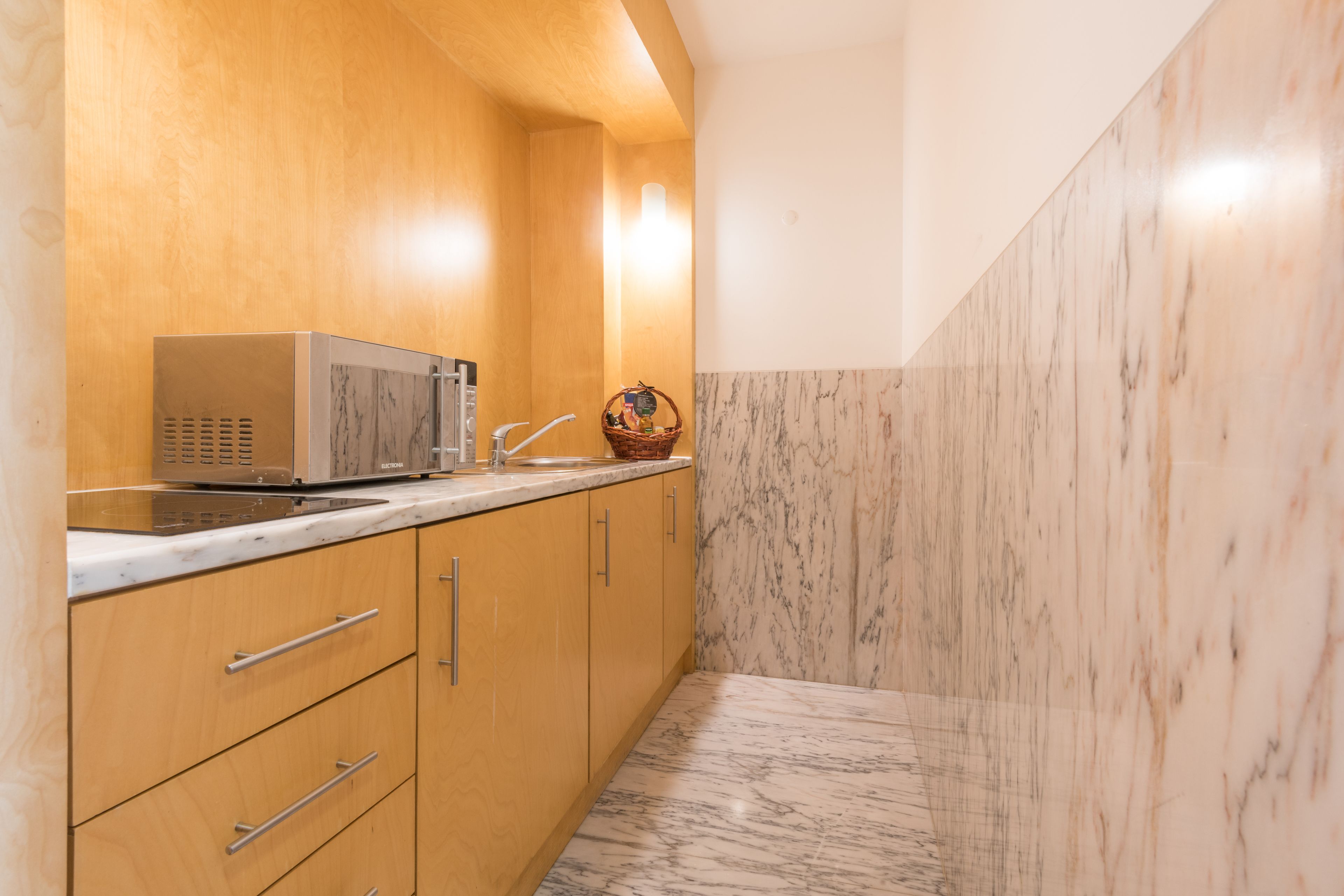 basic studio (rear view) | 1 bedroom, minibar, in-room safe, desk