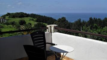 Phòng đôi, hiên, quang cảnh biển | Hiên