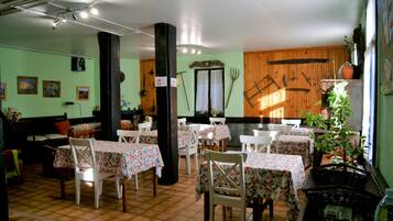 Bao gồm bữa sáng kiểu Âu hàng ngày