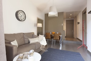 Flat-screen TV - Easy Sleep Gaudi Terrace (Barcelona)