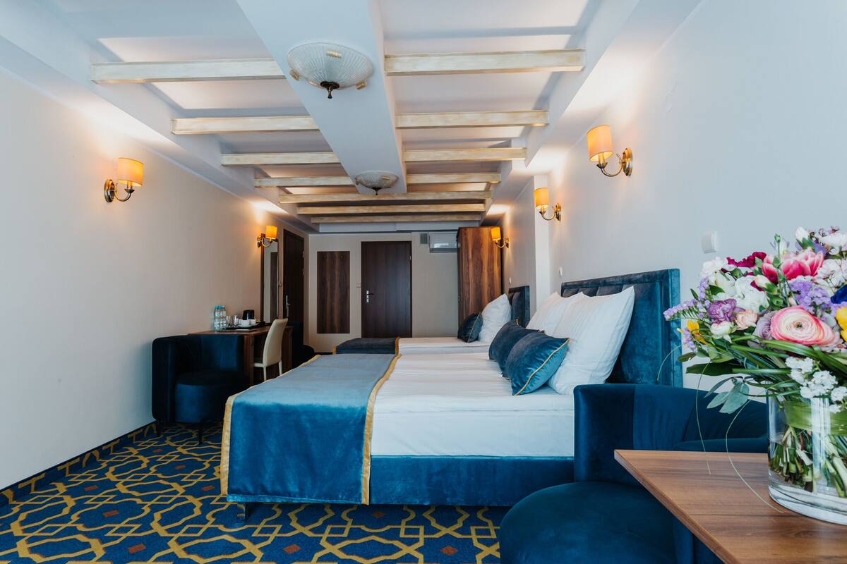 In-room safe, desk, WiFi (free), bed sheets