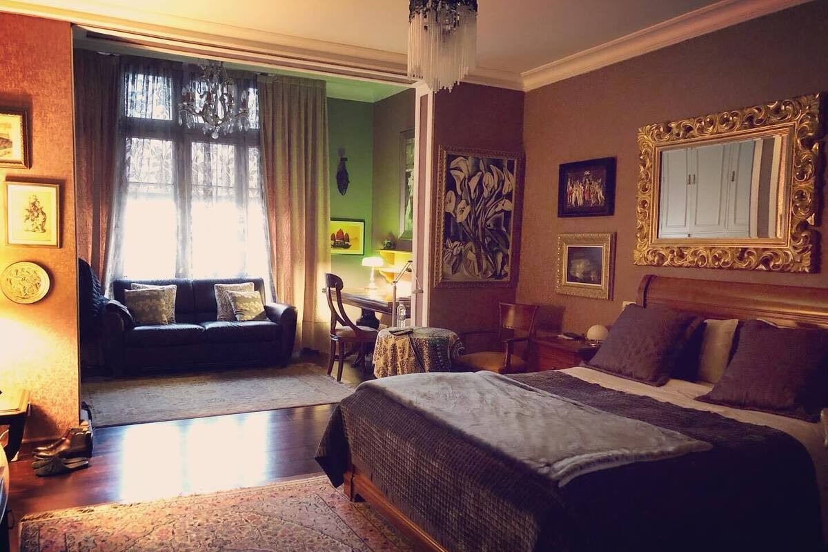 Luxury Room | Individually decorated, individually furnished, desk, laptop workspace