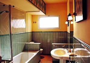 Suite, Private Bathroom | Bathroom | Towels