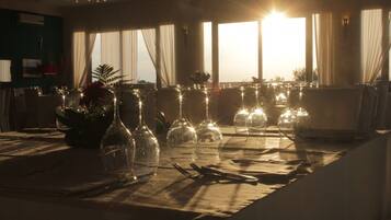 Tägliches inbegriffenes Frühstücksbuffet