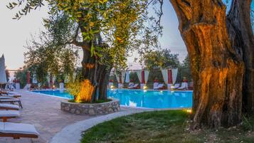 Seasonal outdoor pool