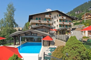 Front of property - Hotel l'Hermine Blanche (Morzine)