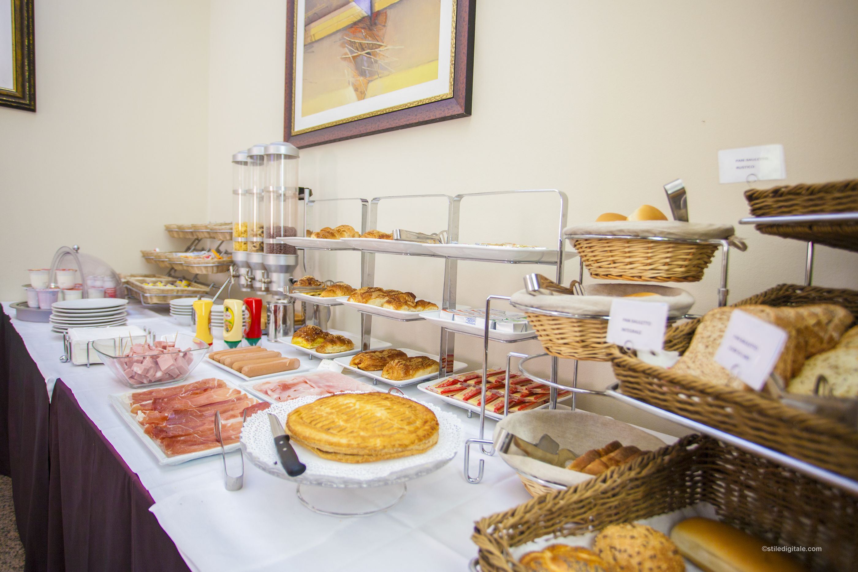 Tägliches Frühstücksbuffet (5 EUR pro Person)