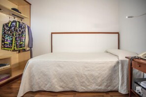 Minibar, in-room safe, desk, free cots/infant beds - Hotel Blumen (Bologna)