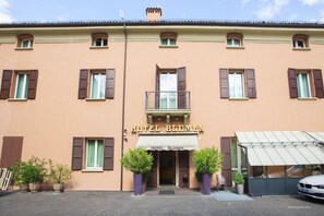 Front of property - Hotel Blumen (Bologna)