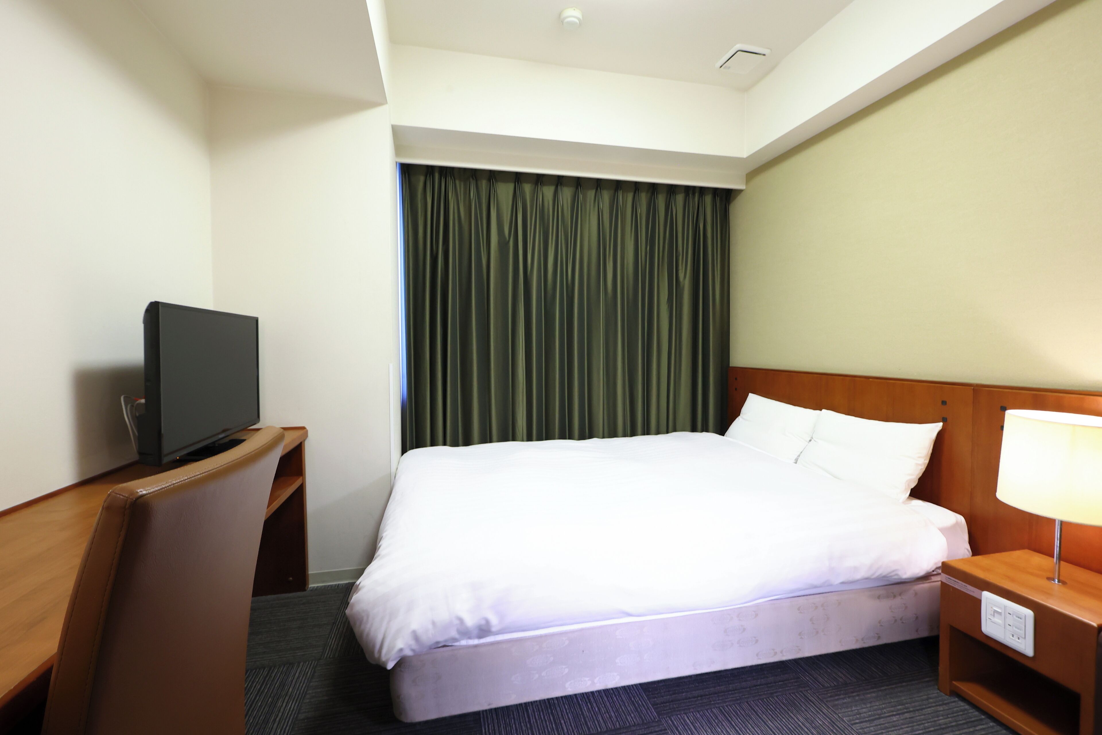 double room, non smoking  (no specific view, 15sqm) | desk, laptop workspace, blackout curtains, soundproofing