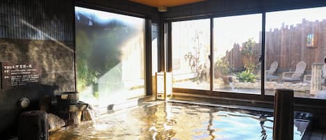 Sale per trattamenti di coppia, sauna, vasca idromassaggio