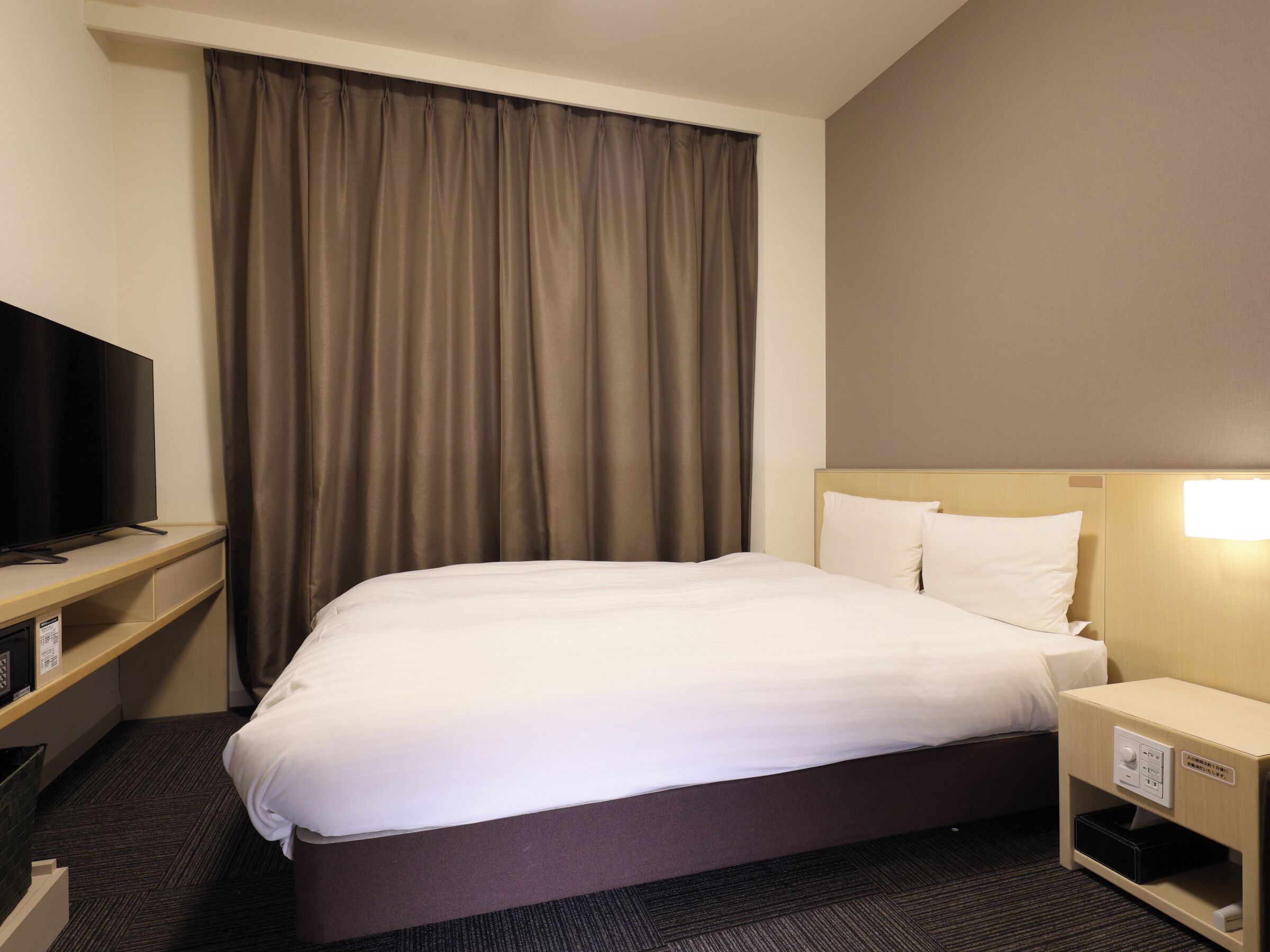 in-room safe, desk, free wifi