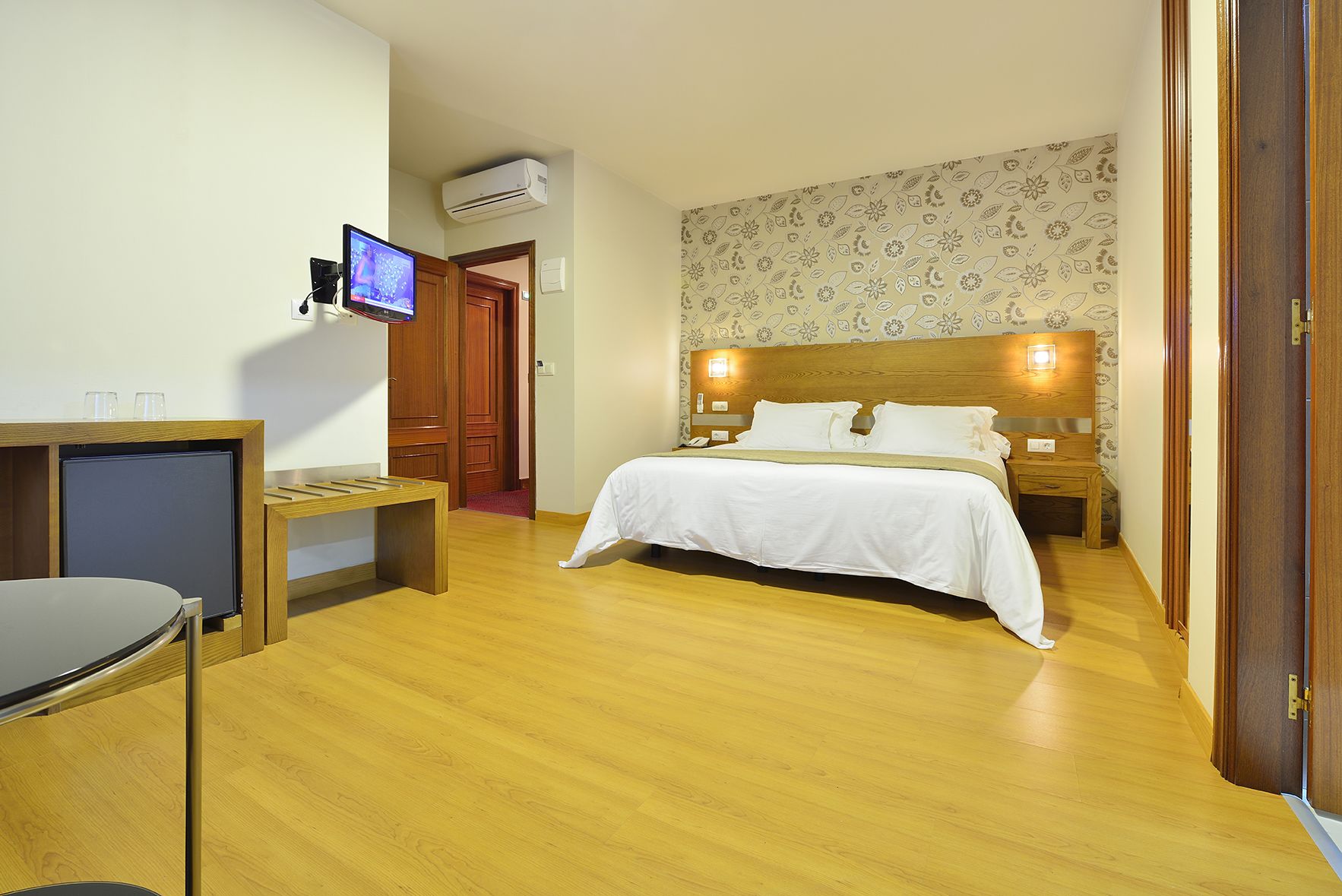 double room | minibar, desk, rollaway beds, free wifi