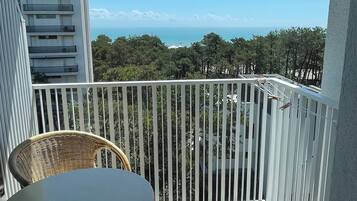 Triple Room, Garden View | Terrace/patio