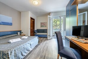 Family Room | In-room safe, free WiFi