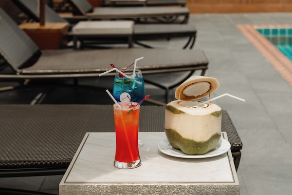 Outdoor pool, pool loungers