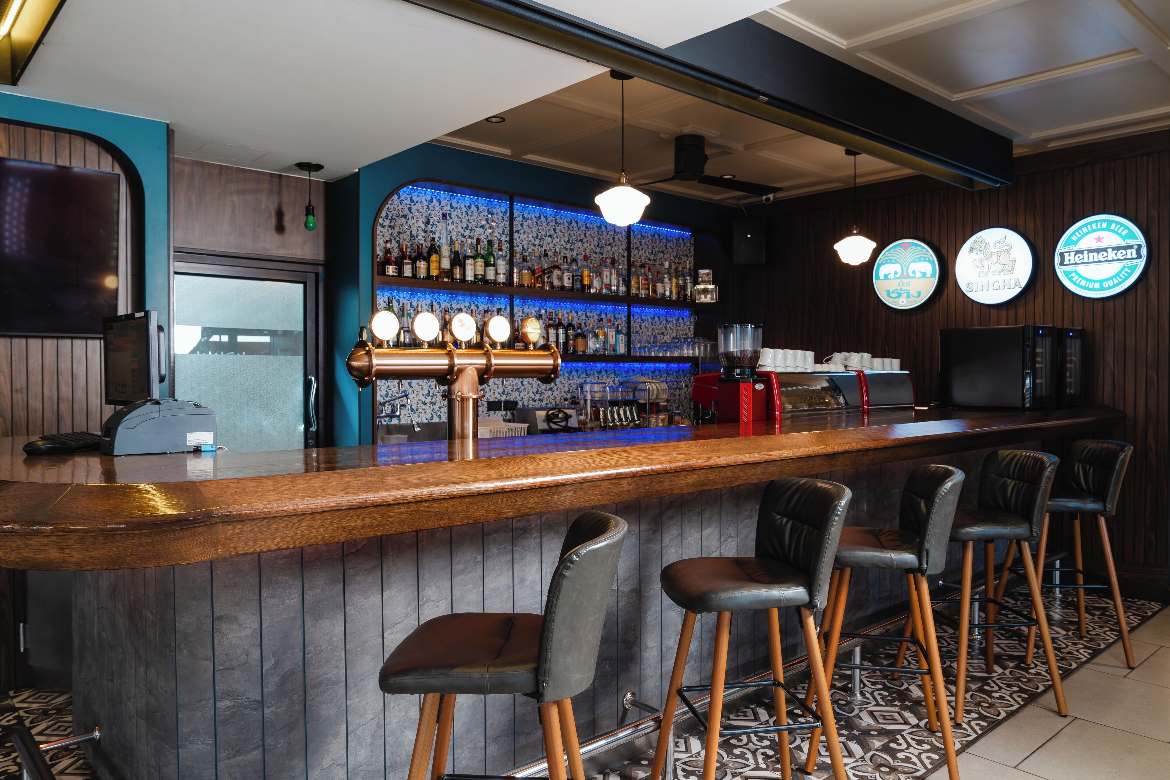 breakfast, lunch and dinner served