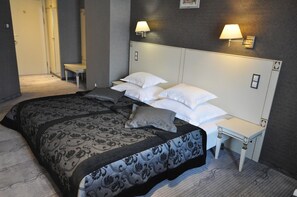 In-room safe, desk, blackout curtains, soundproofing - Hotel Wawel (Kraków)