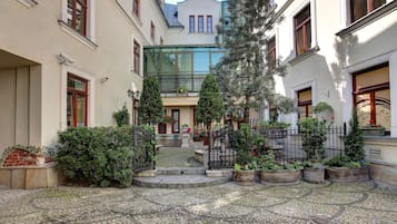 Cour