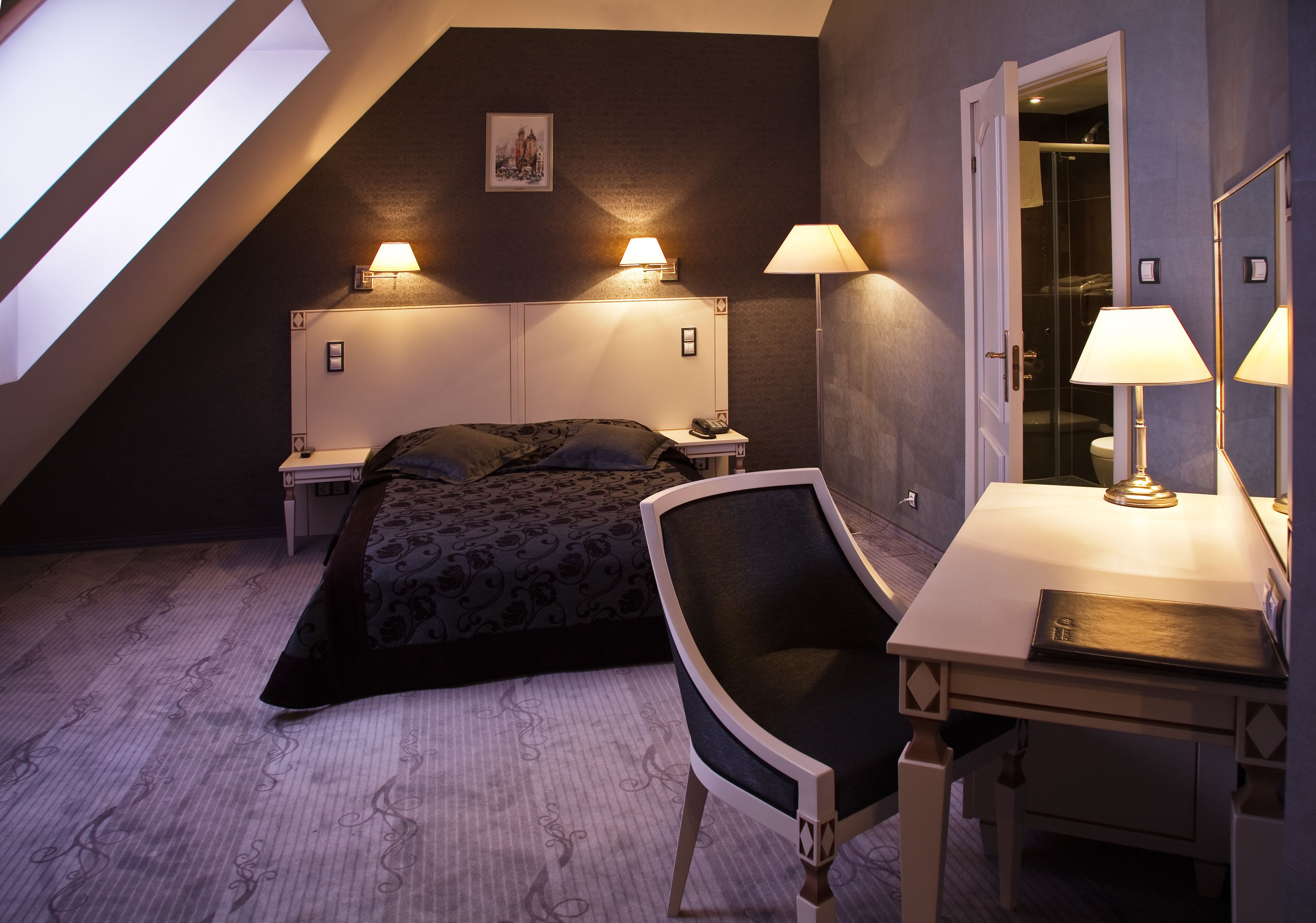 single room | in-room safe, desk, blackout curtains, soundproofing