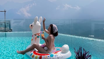 Infinity pool