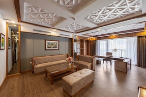 President Room | Living room | 32-inch LCD TV with cable channels, TV - Bamboo Sapa Hotel (Sa Pa)