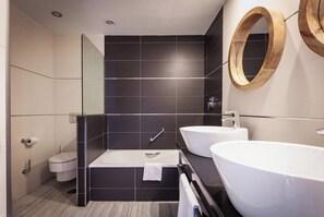 Separate bathtub and shower, hair dryer, towels - Casamaïa Apartments, Affiliated by Meliá (Benalmádena)