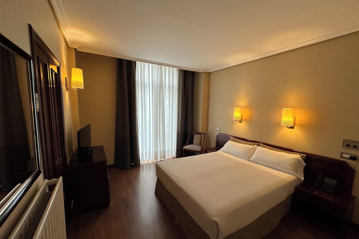 Desk, blackout drapes, WiFi (free), bed sheets