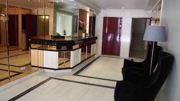 Γραφείο για check-in/check-out