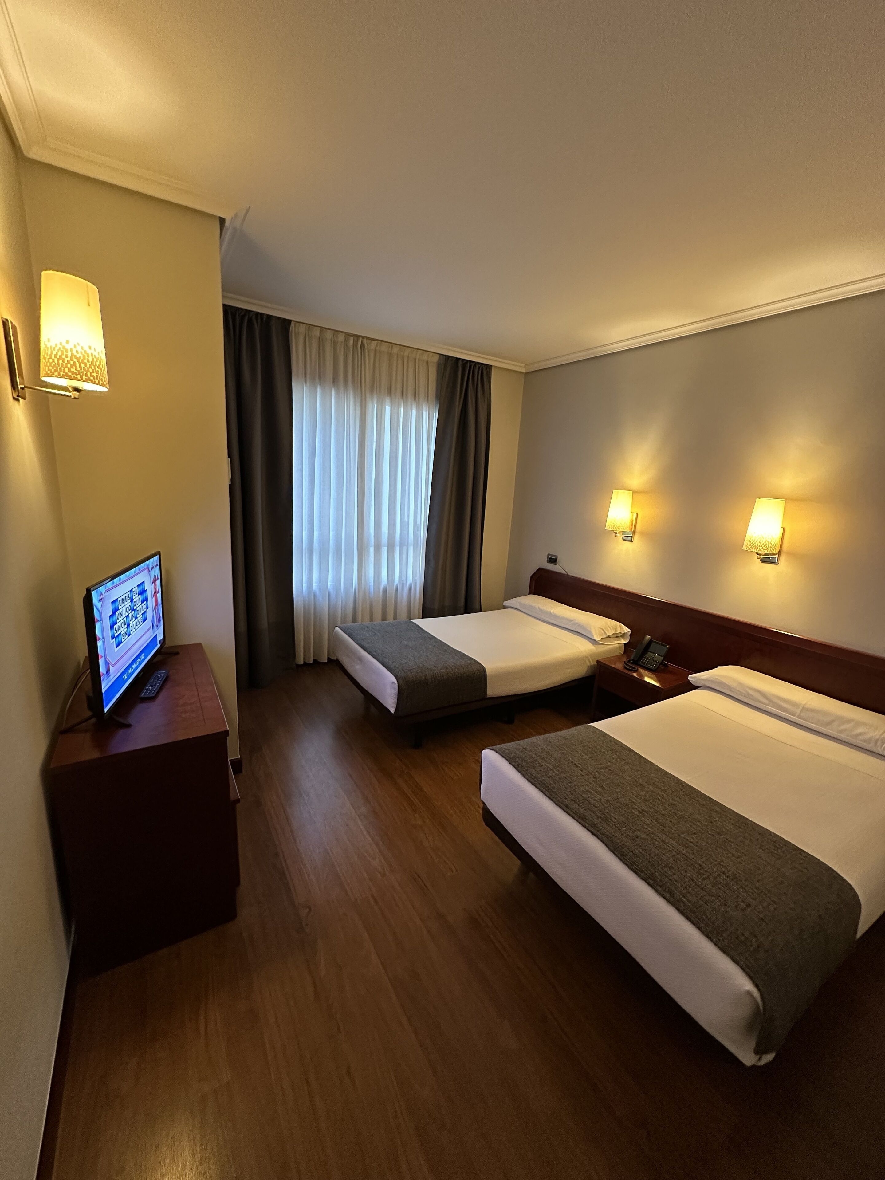standard double or twin room | desk, blackout curtains, free wifi, bed sheets