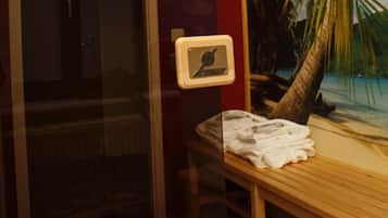 Een sauna, lichaamsbehandelingen, aromatherapie, hotstone-massages