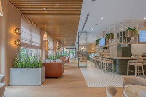 6 nhà hàng, phục vụ bữa sáng, bữa trưa, món ăn mang phong cách quốc tế