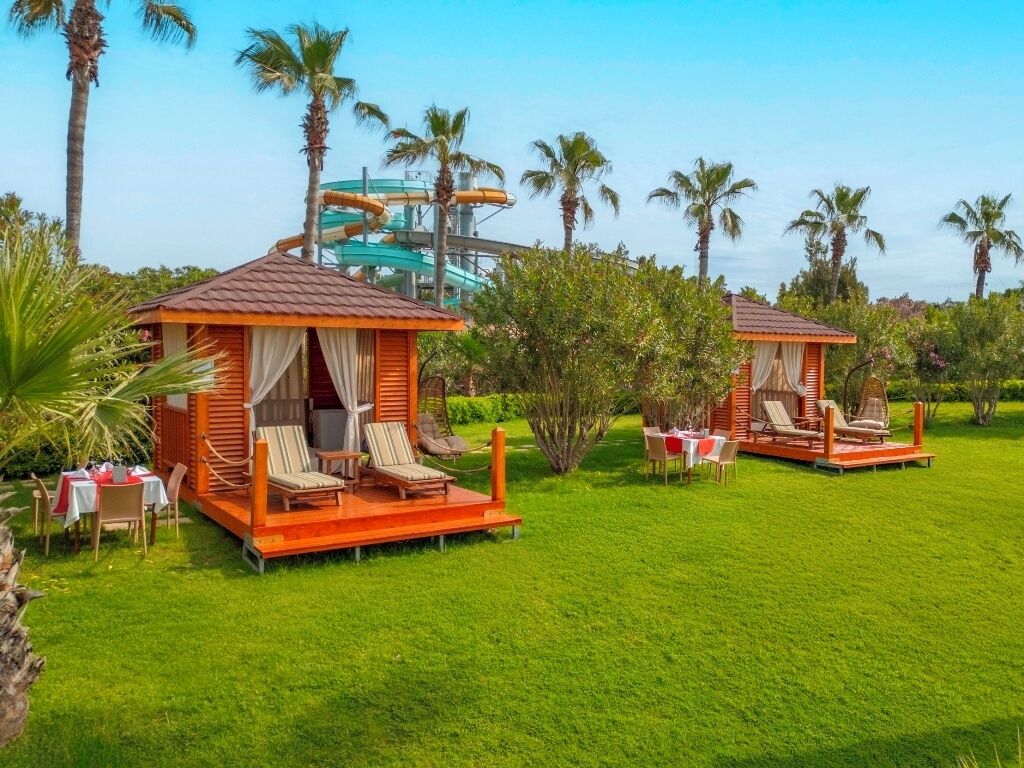 Private beach, sun-loungers, beach umbrellas, beach towels