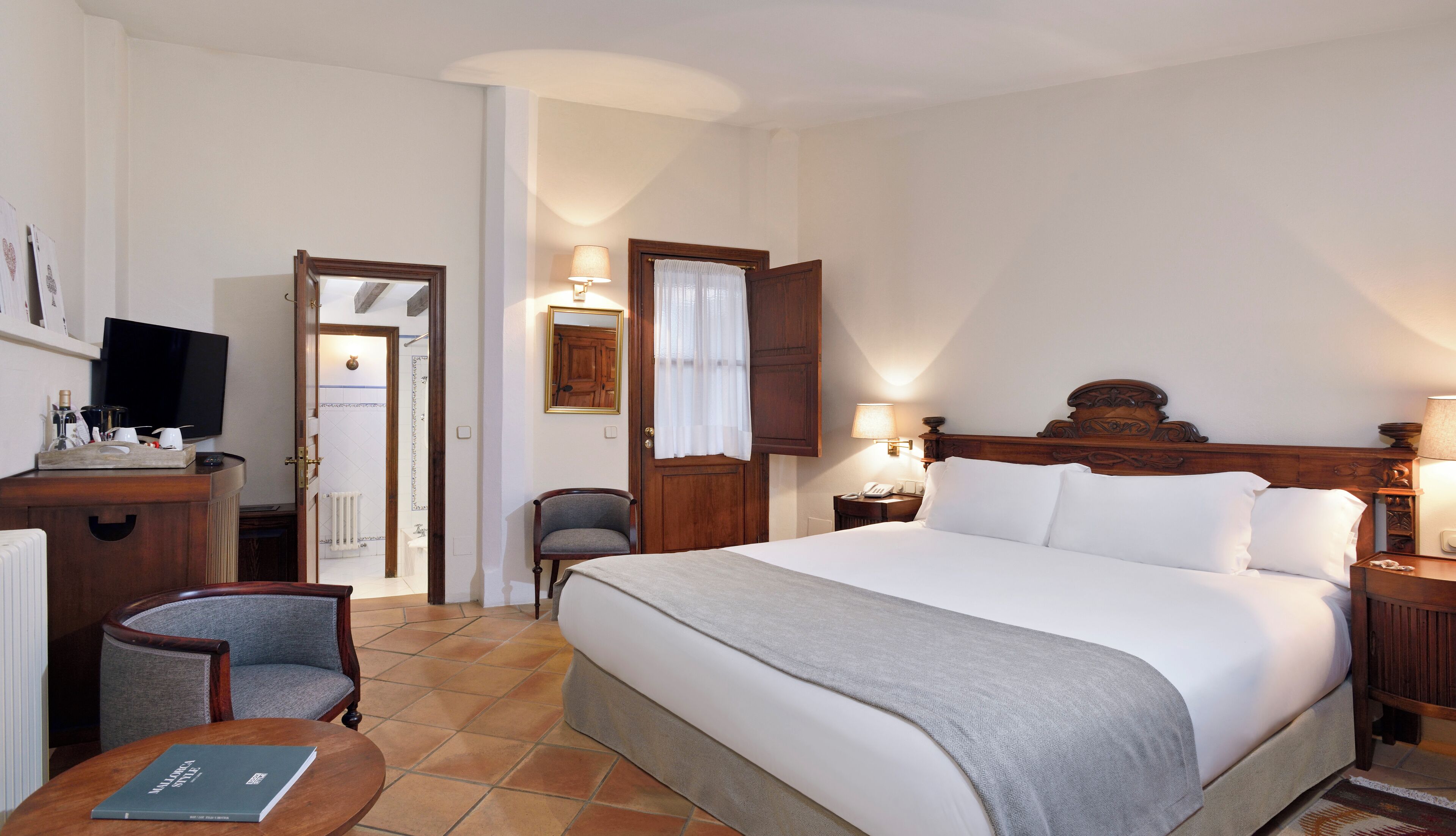 Minibar, in-room safe, free WiFi, bed sheets