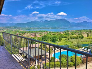 Standard Apartment, 1 Bedroom, Lake View, Poolside | Balcony - Residence Bellavista (Manerba del Garda)