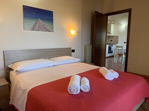 Apartament familiar, 1 dormitori, vistes al llac, al costat de la piscina | Roba de llit d'alta qualitat i caixa forta a l'habitació 