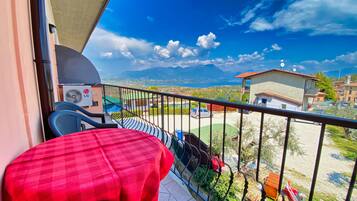 Family Apartment, 1 Bedroom, Balcony, Lake View (Street Side) | Lake view
